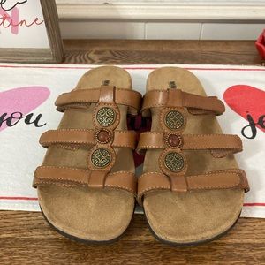 NWOT Minnetonka Sandal